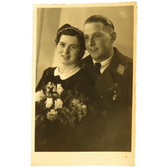 Bild på Luftwaffe-soldat i överrock med sin fru. Espenlaub militaria